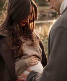 Fall Maternity Shoot, Winter Maternity Photos, Pregnancy Announcement Photoshoot, Maternity Photo Outfits