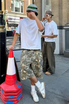 Streetwear Outfits Men Summer, Mens Summer Outfits 2024 Streetwear, Fashion Men Aesthetic, Minimalistic Streetwear, Minimalistic Nails, Clean Hygiene, Edgy Retro, Modern Y2k, Wall Wallpapers