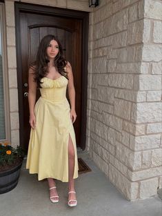 Yellow Bustier Dress, Midi Sundress Summer, Yellow House Of Cb Dress, Cute Yellow Sundress, Cute Yellow Dress Aesthetic, Yellow Sun Dress Outfit, Light Yellow Dress Aesthetic, Garden Dress Outfit, Yellow Sundress Aesthetic