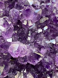 Crystal Background, Purple Vibe, Lavender Aesthetic, Crystal Aesthetic, Amethyst Quartz Crystal, Wallpaper Purple, Pretty Rocks, All Things Purple, Aesthetic Colors