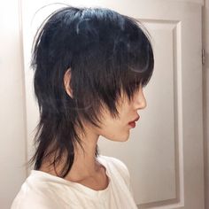 Mullet Hairstyle Women Asian, Japanese Mullet, Emo Shag, Jellyfish Cut, Cool Icons, Jellyfish Haircut, Sora Choi, Hair Inspiration Short