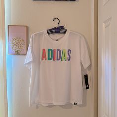 Adidas Juniors T -Shirt Size Xl Adidas Crew Neck T-shirt For Spring, White Adidas Shirt For Summer, Adidas Crew Neck Summer Shirt, Adidas White Summer Shirt, Casual Adidas Shirt With Logo Print, Casual White Adidas Shirt, Adidas Casual Shirt With Logo Print, Adidas Tops With Logo Print For Spring, White Casual Adidas Shirt