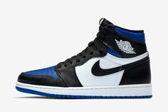 Air Jordan 1 Retro High OG ‘Royal Toe’ Nike Air Jordan Blue, Air Jordan Blue, Air Jordan 1 White, Jordan 1 Royal, Air Logo, Nike Air Force One, Jordan Retro 1, Street Sneakers, Nike Air Jordan Retro