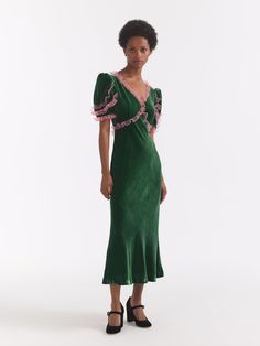 Anais Dress in Bright Emerald – SALONI Pleated Organza, Emerald Dresses, Midi Length Skirts, Flowing Skirt, Vintage Glamour, Midi Length Dress, Skirt Design, Plunging Neckline, Sewing Inspiration