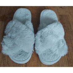 Womens Comwarm Slippers / Shoes Size: Us 9.5-10.5 Eu 40-41 Color: Gray Nonslip Bottoms New Without Tags! Soft Flat Slippers For Winter, Super Soft Slip-on Synthetic Slippers, Super Soft Synthetic Slippers With Round Toe, Super Soft Synthetic Slip-on Slippers, Comfy Slippers With Round Toe In Synthetic, Comfy Synthetic Slippers With Round Toe, Fluffy Round Toe Synthetic Slippers, Gray Synthetic Slippers With Round Toe, Comfortable Fluffy Synthetic Slippers