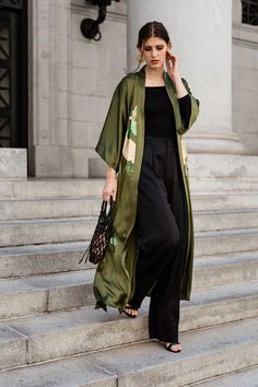 Hand-Painted Crane Kimono Robe - Long | KIM+ONO Long Kimono Outfit, Look Kimono, Kimono Outfits, Modern Kimono, Kimono Outfit, Mode Kimono, Looks Black, Long Kimono, Silk Kimono