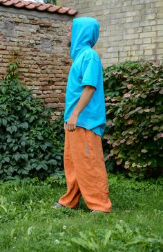 Orange Linen Pants for man or woman. Wide baggy linen trousers made of softened pure linen. Loose fit orange harem pants. Perfect for Yoga or meditation. Unique baggy fit. Two ventilate pockets in front, one back pocket, secret pocket. Flax linen 100%. Handmade linen clothing. Made in EU. Other available linen colors: https://www.etsy.com/shop/PeuShop?ref=seller-platform-mcnav&section_id=16595726 * Care Instructions: Washing machine or hand wash, up to 30 oC, hang to dry. Size (in/cm)Length Orange Linen Pants, Blue Oversized Hoodie, Beach Hoodie, 40 Fashion Women, Mens Linen Pants, Festival Clothing, Short Sleeve Hoodie, Bleu Turquoise, Linen Trousers