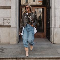 As Seen On Molly-Mae Hague - Charcoal Oversized Jacket New With Tag Blogger’s Favorite Zara Best Sellers Zara New Collection Zara 2022 Trendy Leather Jacket, Zara 2022, University Outfit, Leather Jacket Outfits, Zara New, Oversized Jacket, Outfit Inspo Fall, Cargo Jeans, Edgy Outfits