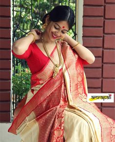 #NusratZahan Amrapali Boutique, Saree Bengali, Designer Sarees Wedding, Bengali Bride, Saree Draping, Saree Style, Bengali Wedding, Indian Bridal Lehenga