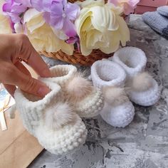 Chenille Crochet, Baby Shoes Tutorial, Crochet Baby Booties Pattern, Baby Booties Pattern, Plushie Patterns, Crochet Basket Pattern, Shoe Pattern, Crochet Baby Booties