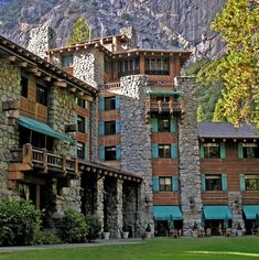 An image of the Ahwahnee Hotel in Yosemite National Park, California linking to a post on Where to Stay in Yosemite. Many Glacier Hotel, Hawaii Volcanoes National Park, Yosemite Falls, Lake Lodge, Ansel Adams