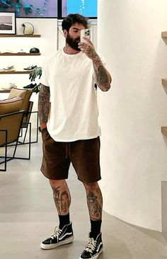 Men Slides Outfit, Mens Fashion Sporty, Vans Fashion Outfits, Outfit Fresco, Vans Outfit Men, Mens Smart Casual Outfits, Minimalist Fashion Men, Vans Outfit