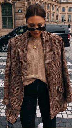 Blazer Checked Outfit, Brown Wool Blazer Outfit Women, Checked Blazer Outfits For Women, Lorna Luxe Style, Blazer Fall Outfits For Women, Brown Check Blazer Outfit Women, Brown Blazer Work Outfit, Autumn Blazer Outfit, Blazer And Coat Outfit