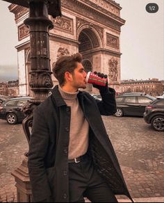 Paris Photo Ideas, Male Portrait Poses, France Outfits, Paris Mens Fashion, Mens Photoshoot Poses, Grunge Guys, Aesthetic Outfits Men, Instagram Men, Classy Outfits Men