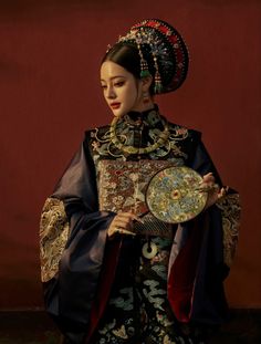 China Dynasty Clothing, Chinese Imperial Clothing, Ancient China Women, China Culture Clothes, Chinese Royal Dress, Imperial China Fashion, China Outfits Traditional, Chinese Cultural Clothing, Chinese Royal Clothing