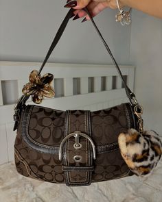 $245 free shipping ❌SOLD❌ Y2K Coach Brown Large Soho Buckle Flap 🐆 Approx measurements 12.5 L x 2.5 D x 8 H - Excellent condition with very minimal signs of wear please review all photos - Large soho - Accessories included Coach Bags Aesthetic, Coach Soho Bag, Bags Y2k, Dope Jewelry Accessories, Y2k Purse, Coach Fashion, Hand Purse