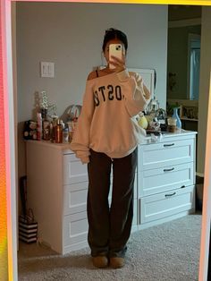 Sweatpants Outfit Ideas, Comfy School Outfits, Outfits Lazy, Skandinavian Fashion, Cold Outfits, Outfit Inspo Casual, Cute Lazy Day Outfits, Casual School Outfits, Lazy Outfits