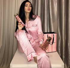 Night At Home Outfit, Pajama Set Long, Pijamas Women, Pink Outfits Victoria Secret, Sleepwear For Women, Satin Pajama Set