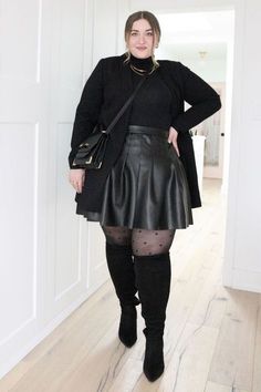 Plus Size Outfit With Tights, Plus Size Boots Outfit, Plus Size Knee High Boots Outfits, Knee High Boots Outfit Plus Size, Diana Dares, Vestidos Country, Plus Size Goth, Curvy Skirt