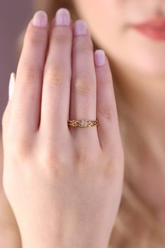 Latest Gold Ring Designs, Gold Minimalist Ring, Hand Jewelry Rings, Engagement Diamond Ring, Locket Design, Jewelry Set Design, Purple Amethyst Ring, Gold Ring Designs, Silver Jewelry Design