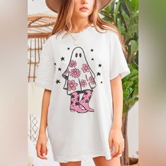 Oversized Fit T-Shirt With Retro Distressed Pink Flowers Ghost Wearing Cowboy Boots With Star Background. Vintage White / Soft 100% Ring-Spun Cotton / Crew Neck T-Shirt. Cute Oversized T-shirt For Spring, Cute Oversized White T-shirt, Oversized Cute Spring T-shirt, Cute Oversized Spring T-shirt, Cowgirl Boots Graphic, Floral Cowboy Boots, Ghost Flower, Yellow Striped Shirt, Ghost Graphic