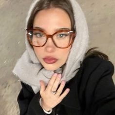 Abg Style Makeup, Deep Winter Makeup, Goth Asian, Makeup Aesthetic Looks, Best Lip Color, Tips For Makeup, Makeup For Glasses, Makeup With Glasses, Bangs Makeup