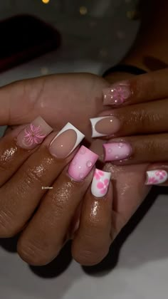 Short Nail Inspo, Daisy Acrylic Nails, Chic Nail Art, Colored Acrylic Nails, Colored Acrylic