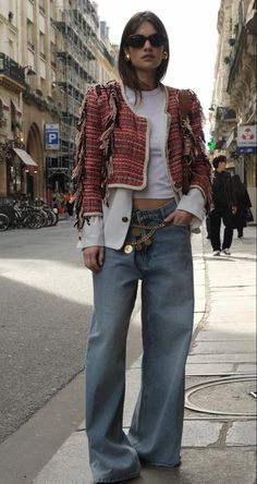 Tweed And Jeans, Tweed Street Style, Chanel Street Style, Tweed Outfit, Trendy Fall Fashion, Contemporary Clothing, Women's Handbags, Fashion Week Street Style, Luxury Vintage