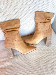 The cutest slouch bootie that will level up your wardrobe. Chic and simple, these booties will go elevate any look. From brunch to dinner dates, these are a must have! Toffee colored slouch booties High Heels Suede material Available in 5.5-10