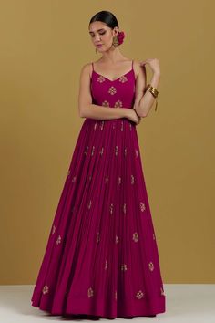 Saree Outfit From Scratch, Dress From Scratch Ideas Indian, Ethnic Frocks For Women, Skirt Top Indian Outfit Casual, Frock From Saree, Indowestern Outfits, Saree Material, Long Gown Design, Lehenga Designs Simple