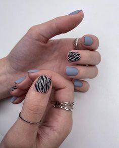 Bella Nails, Grey Nail Designs, Fall Nail Art Designs, Korean Nails, Coffee Flower, Blush Nails, Animal Print Nails, Round Nails, Fall Nail Art