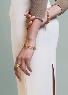 Elevate Your Style with our Exquisite Chunky Gold Chain Bracelet Discover the perfect blend of luxury and boldness with our Chunky Gold Chain Bracelet. Crafted from premium 18k gold, this statement piece is designed to turn heads and leave a lasting impression. Our Chunky Gold Chain Bracelet features meticulously interlocked links that create a seamless flow of elegance around your wrist. The chunky design exudes confidence and sophistication, making it a versatile accessory for both formal occa Western Jewellery, Chunky Gold Chain, Dome Ring, Forever Jewelry, Jewelry Ring Box, Gold Bracelet Chain, Layered Bracelets, Domed Ring, Statement Bracelet