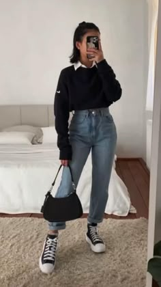 Classy High School Outfits, Late 20s Fashion Outfits Casual, Ofnis Casual, Outfits Aesthetic Para El Frio, Ootd Frio Casual, Winter Outfits With Converse, Casual Outfits With Converse, College Aesthetic Outfit, Converse Outfit Winter