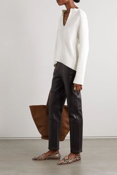 Clothing Studio, Black Leather Pants, Cashmere Blend Sweater, Brown Bag, Mode Inspo, Inspiration Mode