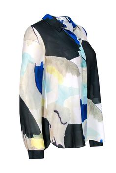 Add an artistic flair to your professional wardrobe with this blouse from Reiss! A colorful print makes this top perfect for standing out in the office. Pair with bright heels for a vibrant and professional look for your next budget meeting or networking event. Size 8 100% Polyester Front button-up closure Unlined Collared neckline Long sleeve Cream, black and blue printed design Single button on cuffs Bust 44" Waist 42" Sleeve length 24.5" Shoulder to hem 26.5" Bright Heels, Professional Wardrobe, Networking Event, Professional Look, Printed Design, Black Blue, Colorful Prints, Blue Black, Button Up