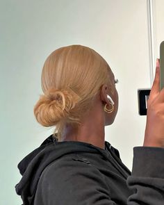 Black Women With Blonde Hair Natural, Blond Hair Black Women Natural, Blonde Bun Black Women, Blonde Relaxed Hair, Blonde Dyed Hair Black Women, Blonde Hair On Black Women Natural Hair, Blonde Afro Hair Black Women, Honey Blonde Black Women