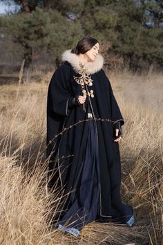 Medieval Cape, Winter Cloak, Medieval Cloak, Lost Princess, Medieval Clothes, Medieval Costume, Medieval Clothing, Medieval Dress, Fantasy Costumes