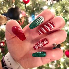 Holiday Snowflakes, Pretty Nail Designs, Winter Nail Designs, Festival Nails