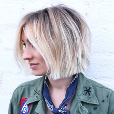 Layers Highlights, Bombshell Curls, Highlight Ideas, Short Hair Highlights, Ideas For Short Hair, Oval Face Haircuts, Cool Short Hairstyles, Dimensional Color