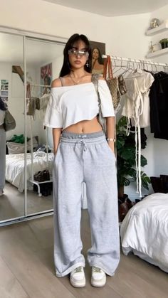 Comfy Outfits Street Style, Cute Baggy Sweatpants Outfit, Baggy Sweatpants Aesthetic, Dancer Street Style, Hip Hop Outfits Dancers, Comfortable Outfits Lazy Days, Tiktok Outfits, Outfit Inspo Casual