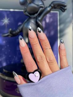 27+ Disney Nails That Are Pure *Magic* Disney French Nails, Disney French Tip Nails, Cartoon Tutorial, Minnie Mouse Nails