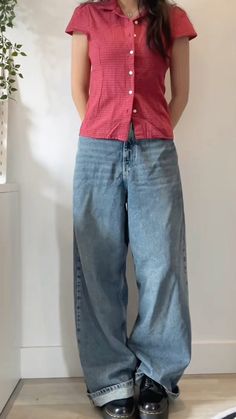 Folded Waist Jeans Outfit, Wave To Earth Concert Outfit, Wave To Earth Outfit, Modest Girly Outfits, Wave To Earth, Outfit Inspo Casual, Quick Outfits, Curvy Women Jeans, T Shirt And Jeans