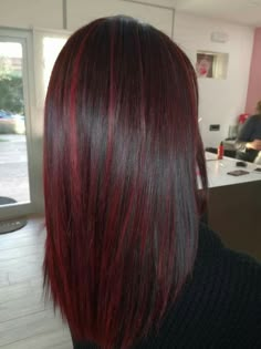 Red And Brown Hair Straight, Burgundy Balayage Straight Hair, Red Balayage Straight Hair, Red Hair Highlights On Black Hair, Pelo Color Vino, Red Balayage Hair, Wine Red Hair