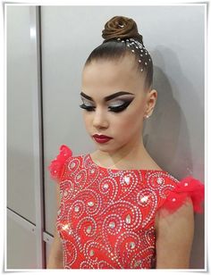 Glitter Face Makeup, Circus Hair, Smoked Eyes, Dance Makeup, Glitter Face, Kids Makeup, Dope Hairstyles