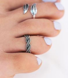 The perfect boho  toe ring.This dainty braided  toe ring, is crafetd from 925 sterling silver and oxidised two highlight the details. Adjustable is open at back. Perfect to treat yourself or for gift giving!• Details •• Material: handcrafetd from 925 sterling silver.• Adjustable one size feets all.• Comes beautiful packaged, in our branded Tiny Jewelry Box. Perfect for gift giving, OR treat yourself!For more designs, please browse my store here:https://www.etsy.com/shop/TinyBox12- - - - - - - - Adjustable Silver Bohemian Toe Rings, Adjustable Nickel Free Bohemian Toe Rings, Adjustable Nickel-free Bohemian Toe Rings, Adjustable Bohemian Nickel Free Toe Rings, Bohemian Nickel-free Toe Midi Rings, Bohemian Adjustable Midi Rings Nickel Free, Bohemian Midi Rings Nickel Free, Summer Braided Jewelry As Gift, Summer Braided Jewelry Gift