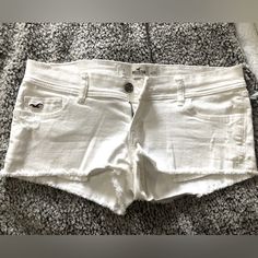 Hollister Jean Shorts. Nwot. Frayed Edges And Stretch Material. No Flaws! Holister Jeans, Hollister Jean Shorts, Low Rise Shorts, White Jean Shorts, Hollister Shorts, Hollister Jeans, Low Waisted, Girly Outfits, Hollister