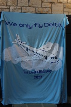 there is a banner that says we only fly delta