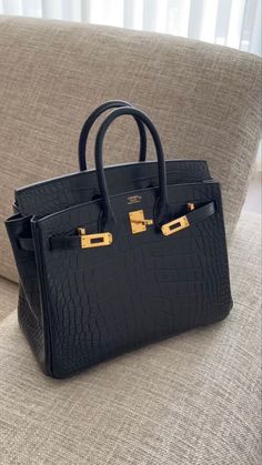 Black Birkin Bag, Caftan Simple, Expensive Bag, My Style Bags, Luxury Bags Collection, Hermes Kelly Bag, Best Tote Bags, Favorite Handbags, Luxury Purses