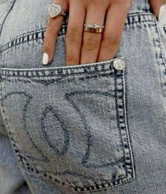 London Chic, 1970s New York, Chanel Jeans, Only Daughter, London Boutique, High Value Woman, Chanel Outfit, Stockholm Street Style, Love Rings