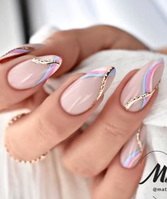 Unghie Sfumate, Colorful Nails, Gold Nail, Classy Nails, Chic Nails, Short Acrylic Nails, Nail Arts, Nail Polishes, Artificial Nails